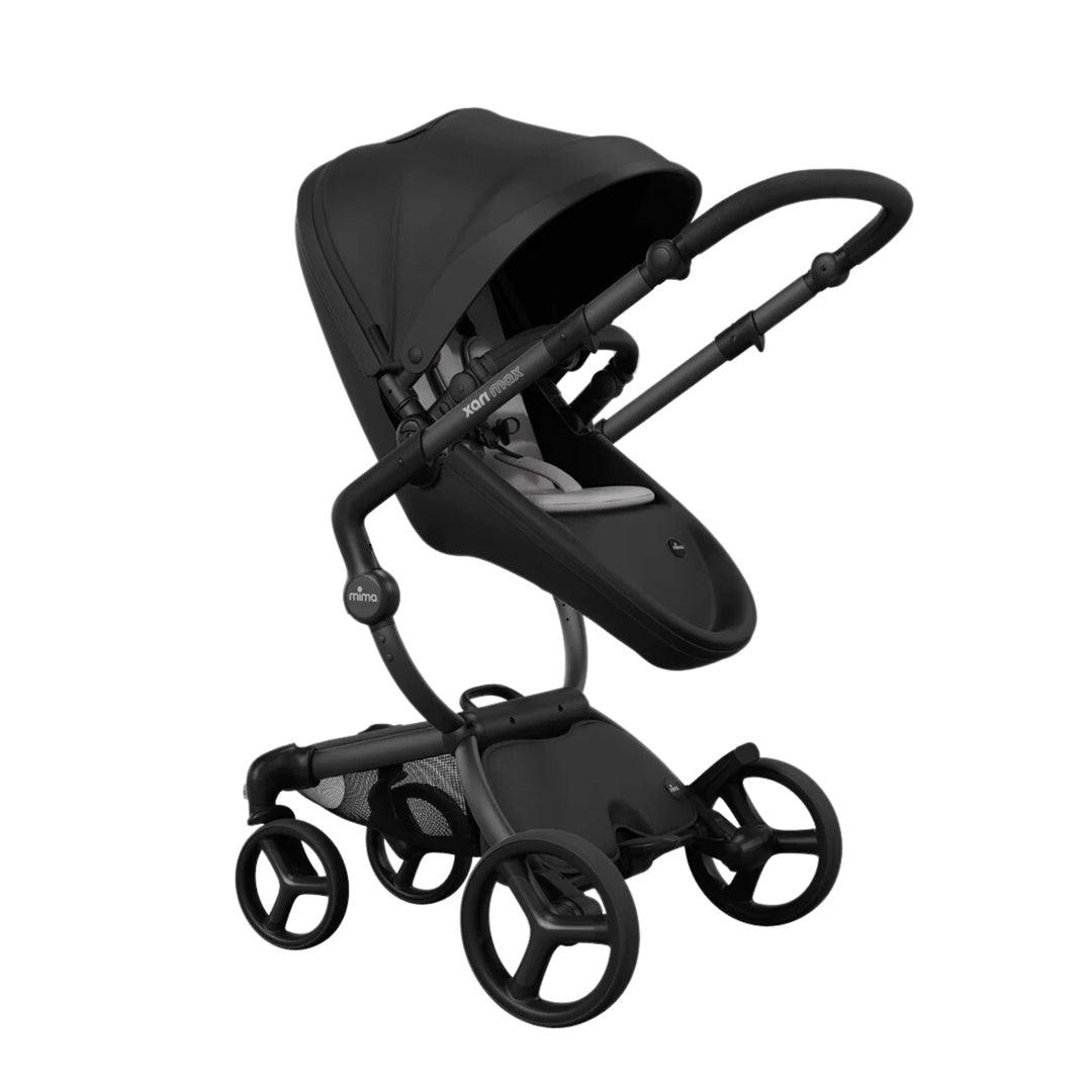 Carrinho de Bebê Mima Xari Max Preto Com Estrutura Preta e Assento Branco