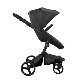 Carrinho de Bebê Mima Xari Max Preto Com Estrutura e Assento Preto