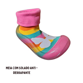 Meia com Sola Arco Iris Borboleta Cano Alto